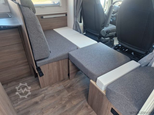 Semi-integrated camper CARADO T338 S /MJ26 /Markise /Fahrradträger /5Personen