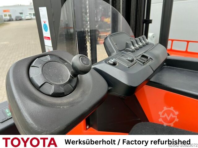 Vierwege Schubmaststapler Toyota FRE 270