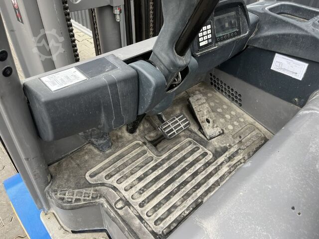 Electric 4-wheel forklift Linde EFG 425k