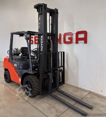 Forklift Toyota 11252 - 8FGF30
