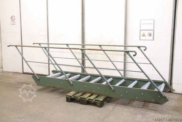 Stahltreppe Stahl Höhe 2140 mm Geländer beidseitig