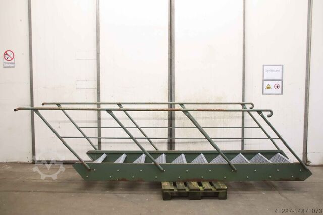 Stahltreppe Stahl Höhe 2140 mm Geländer beidseitig