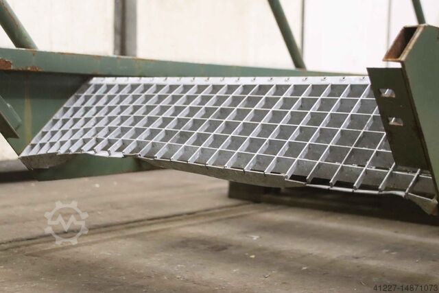 Stahltreppe Stahl Höhe 2140 mm Geländer beidseitig