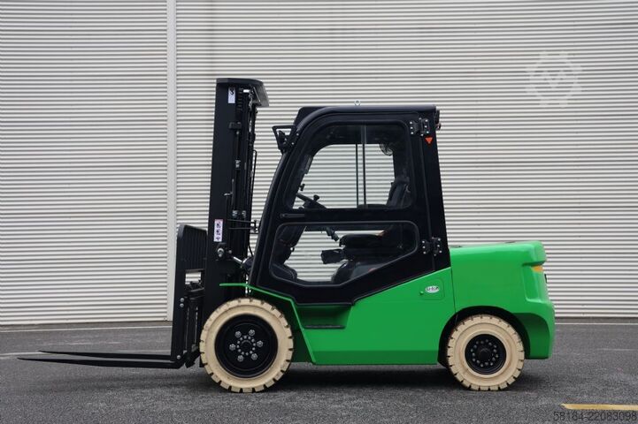 Electric 4-wheel forklift Noblelift CPD38-A