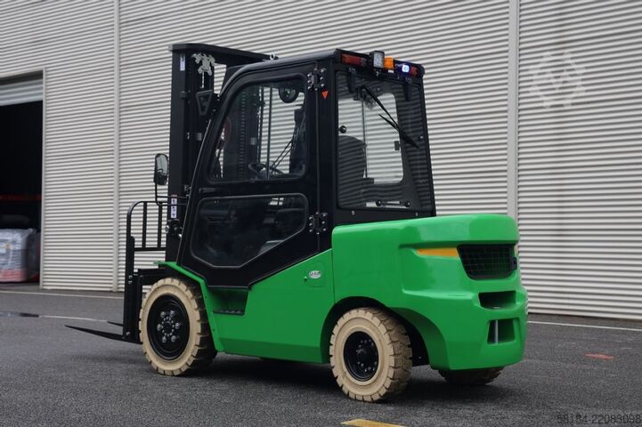 Electric 4-wheel forklift Noblelift CPD38-A