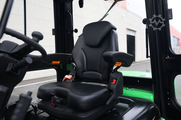 Electric 4-wheel forklift Noblelift CPD38-A