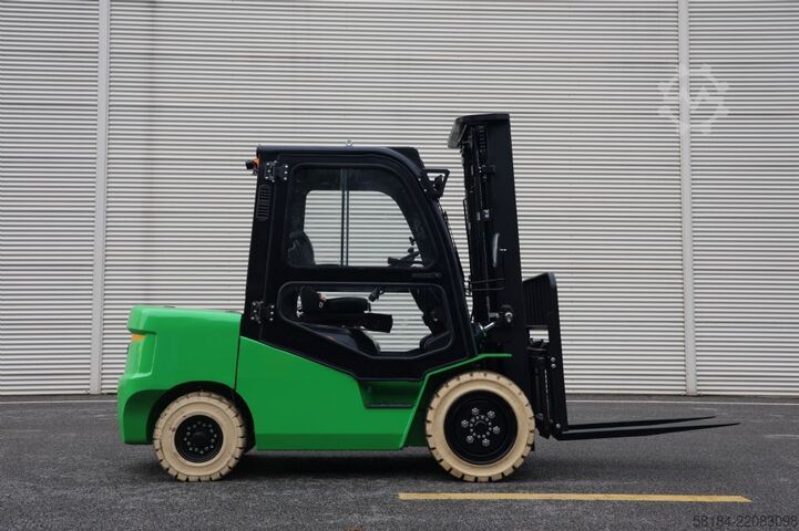 Electric 4-wheel forklift Noblelift CPD38-A