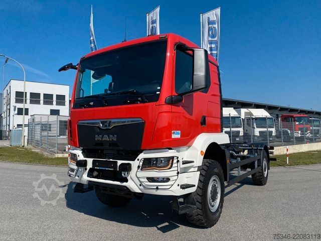 Truck chassis MAN TGM 18.250 4x4 BB/Fahrgestell/3-Sitze/Neu