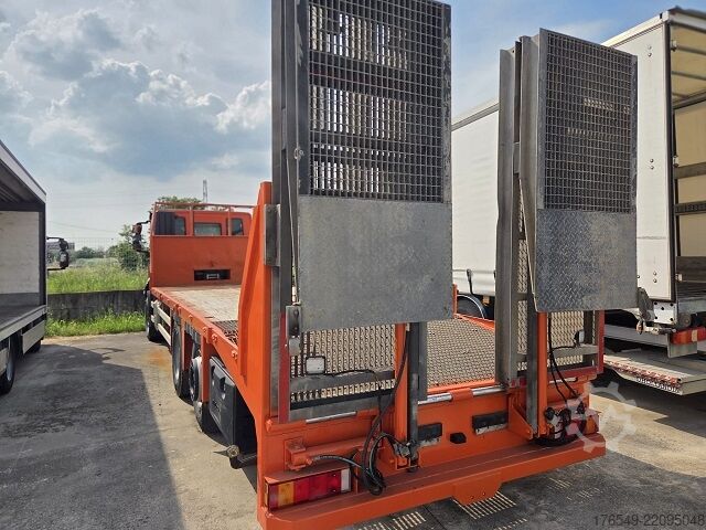 Flatbed with ramps for vehicle transport Iveco Stralis AD 260S36