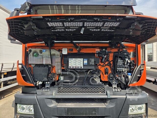 Flatbed with ramps for vehicle transport Iveco Stralis AD 260S36