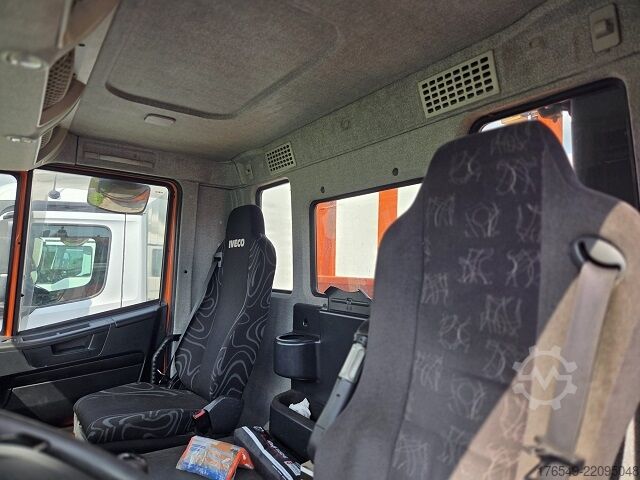 Flatbed with ramps for vehicle transport Iveco Stralis AD 260S36