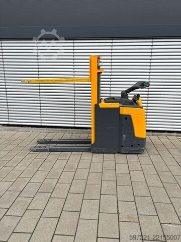 Pallet Stackers Jungheinrich ERD 220 KLPF