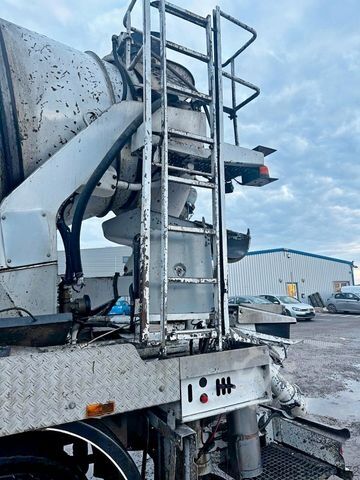 Concrete pump truck MERCEDES-BENZ AROCS 13.240 * Betonpumpe + FUNK * 8x4 * TOP