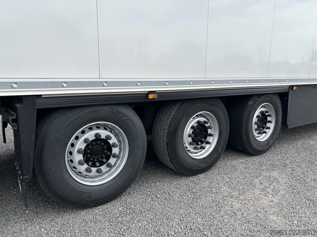 Reefer semitrailer Schmitz Cargobull SKO 24 Rohrbahn Carrier Vector HE 19 Silent
