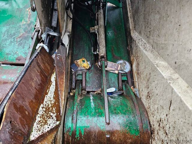 Garbage truck MERCEDES-BENZ 2629, 2 Kammern, Faun aus 2013, 22 cbm