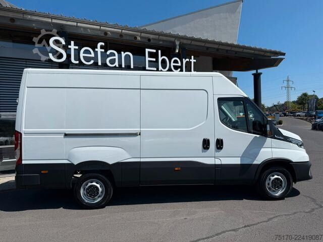 High-roof van Iveco Daily 35S18HA8 V Kastenwagen *R 3.520*AHK*