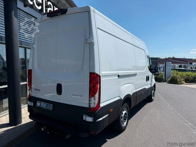High-roof van Iveco Daily 35S18HA8 V Kastenwagen *R 3.520*AHK*