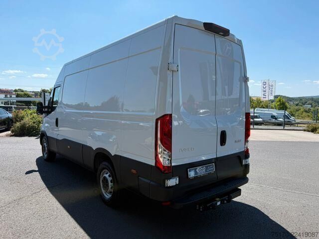 High-roof van Iveco Daily 35S18HA8 V Kastenwagen *R 3.520*AHK*
