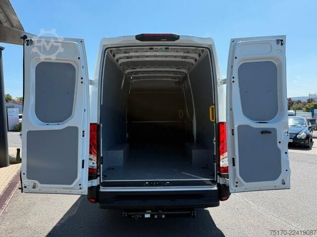 High-roof van Iveco Daily 35S18HA8 V Kastenwagen *R 3.520*AHK*
