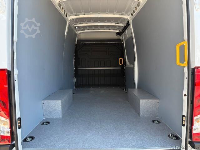High-roof van Iveco Daily 35S18HA8 V Kastenwagen *R 3.520*AHK*