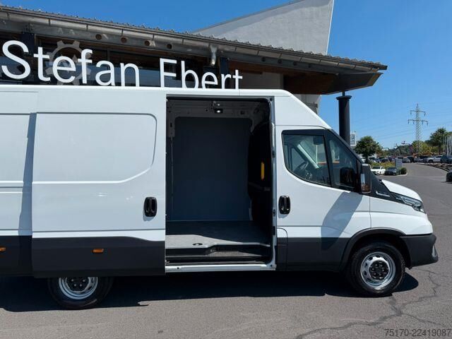 High-roof van Iveco Daily 35S18HA8 V Kastenwagen *R 3.520*AHK*