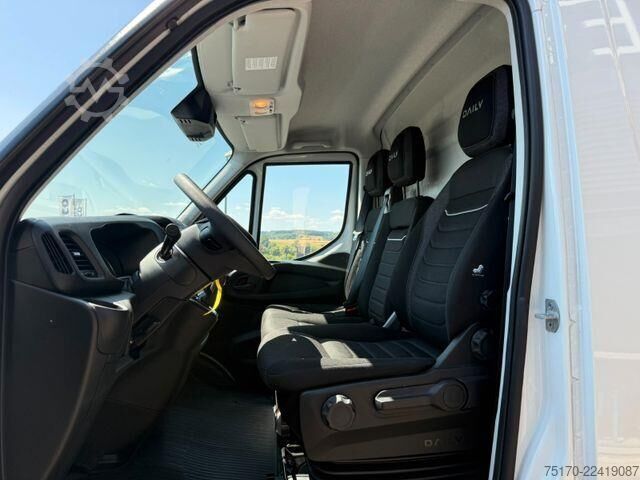 High-roof van Iveco Daily 35S18HA8 V Kastenwagen *R 3.520*AHK*