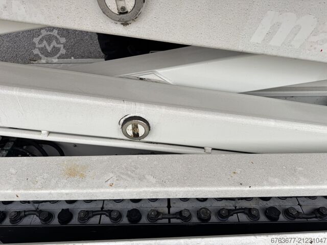 Holland-Lift Y 64 EL 14 Scherenarbeitsbühne / Scherenbühne 8,4 m Arbeitshöhe elektrisch 2015 HOLLAND-LIFT Y 64 EL 14 Schaarhoogwerker / Sciccor lift 8.4M Werkhoogte Elektrisch 2015