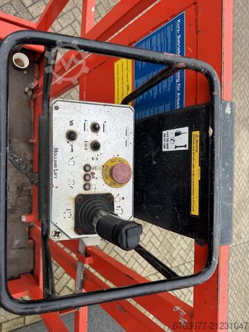 Holland-Lift Y 64 EL 14 Scherenarbeitsbühne / Scherenbühne 8,4 m Arbeitshöhe elektrisch 2015 HOLLAND-LIFT Y 64 EL 14 Schaarhoogwerker / Sciccor lift 8.4M Werkhoogte Elektrisch 2015