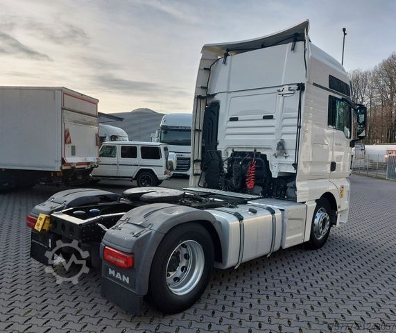 Standard SZM MAN TGX 18.500 XXL-MOTORSCHADEN-INTARDER-2 Tanks