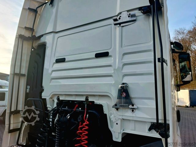 Standard SZM MAN TGX 18.500 XXL-MOTORSCHADEN-INTARDER-2 Tanks