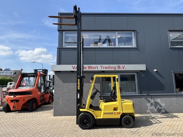 Hyster H2.50XM Triplex 465 Freelift / Seitenschieber Isuzu Diesel HYSTER H2.50XM Triplo 465 Freelift / Sideshift Isuzu Diesel
