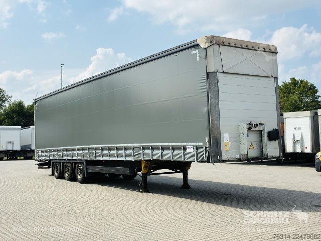 Auflieger mit Pritsche & Plane Schmitz Cargobull Curtainsider Mega Getränke