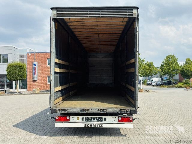 Auflieger mit Pritsche & Plane Schmitz Cargobull Curtainsider Mega Getränke
