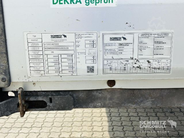 Auflieger mit Pritsche & Plane Schmitz Cargobull Curtainsider Mega Getränke