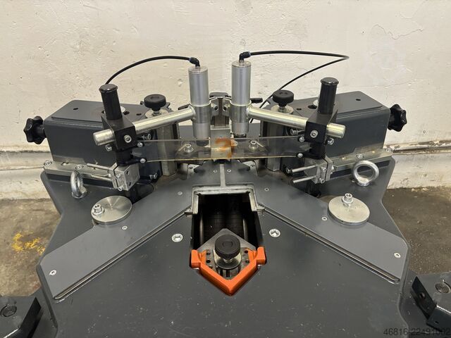 Corner crimping machine elumatec EP 124