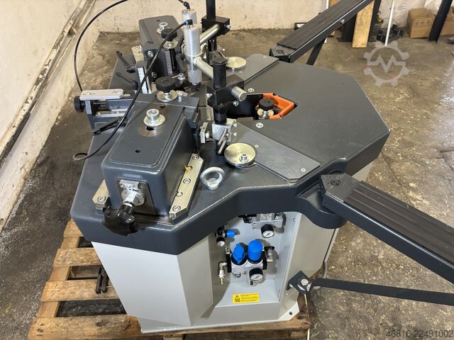 Corner crimping machine elumatec EP 124