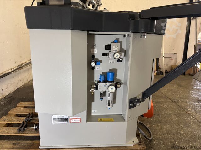 Corner crimping machine elumatec EP 124