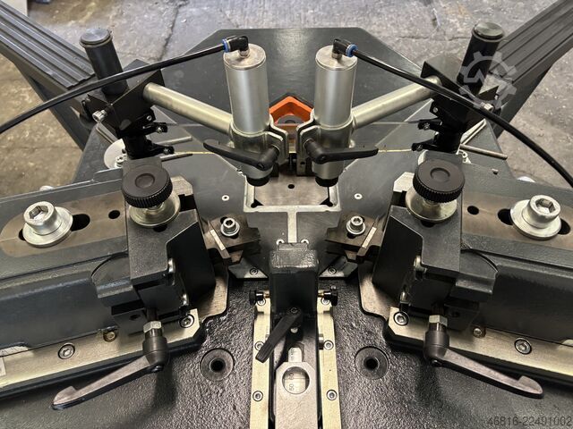 Corner crimping machine elumatec EP 124