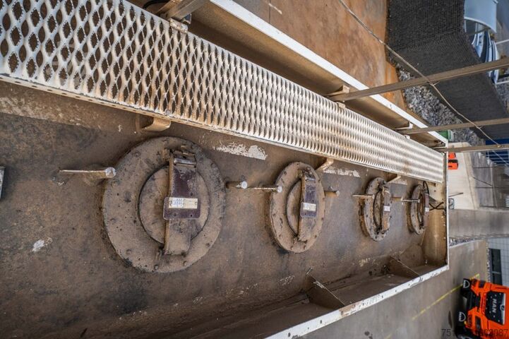 Tanklaster RENAULT MIDLUM 220 +ALU 9.500L+4 COMP