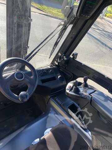Electric 4-wheel forklift Linde E35HL-01