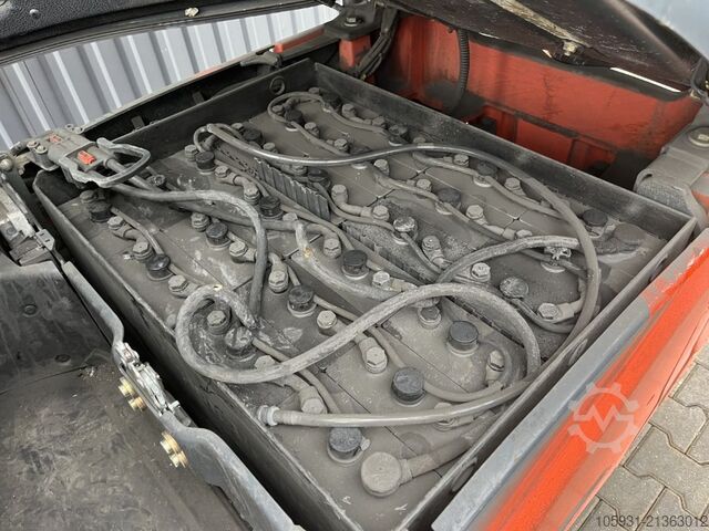 Electric 4-wheel forklift Linde E20PH-02