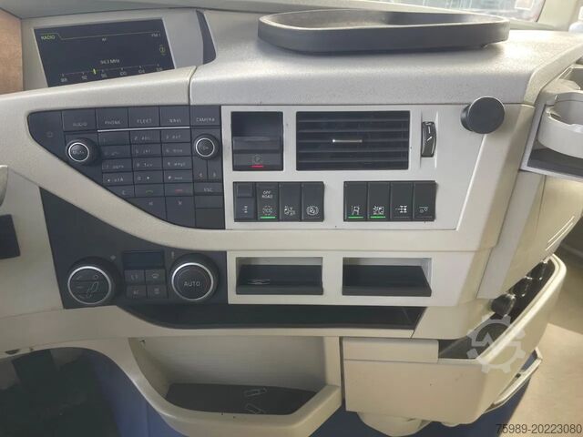 Standard-SZM Volvo FH 500 Real leather, FRIGO, ACC, ! ROYAL TRUCK!...