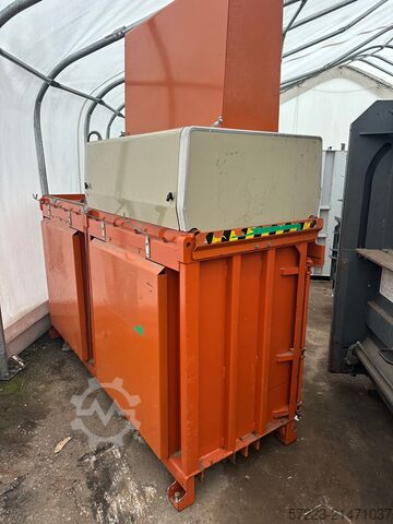 Two chamber baler Orwak orwak 9020