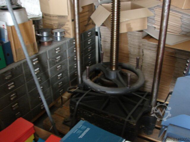 Buchbindereimaschine  