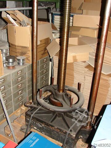 Buchbindereimaschine  