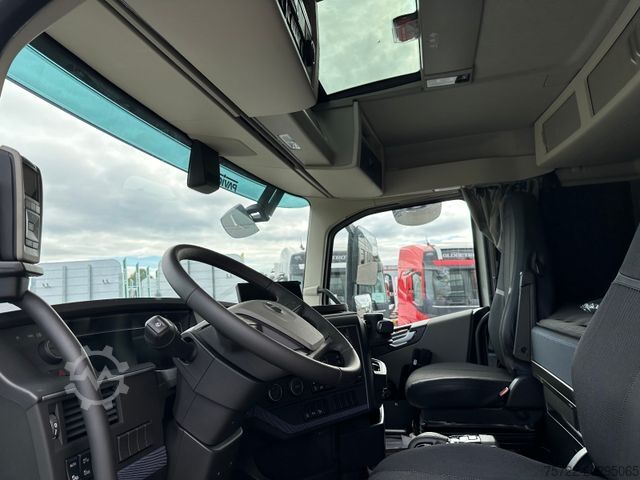 Truck mounted crane VOLVO FH 500 8x4 Pritsche mit Fassi F905R.2.7 + JIB