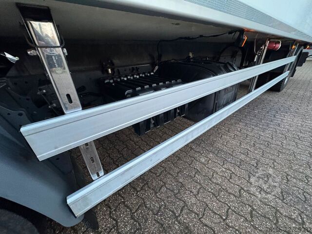 Refrigerated truck DAF LF 16.260 Tiefkühlkoffer mit Ladebordwand