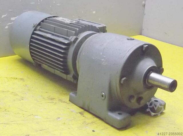Gear motor 0.55 kW 112 rpm SEW-EURODRIVE R40DT80K4BM/HF