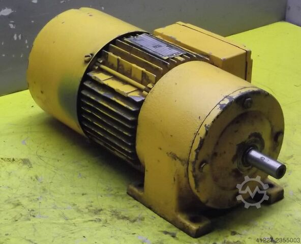 Gear motor 0.15 kW 57 rpm SEW-EURODRIVE R30DT71K4B
