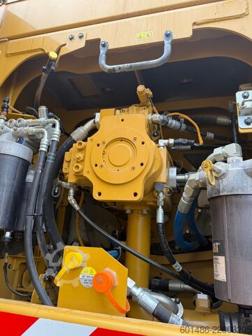 Kettenbagger CATERPILLAR 352 mit CE und EPA
